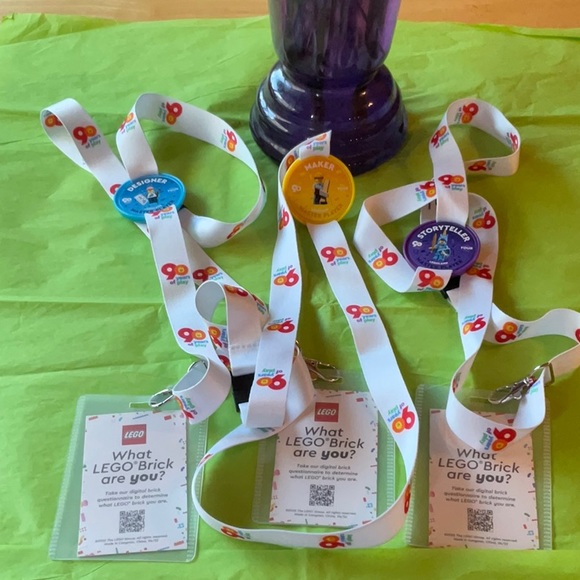 🔵🟡🟣 LEGO LE LANYARD WITH COLLECTABLE POPS 🟣🟡🔵 - Picture 3 of 16